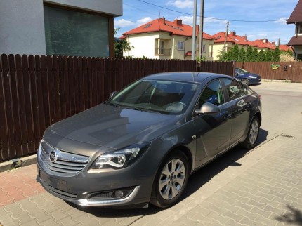 Krótkoterminowy i długoterminowy wynajem samochodów osobowych Warszawa - grafitowy Opel Insignia Hatchback