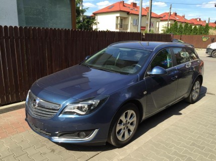 Krótkoterminowy i długoterminowy wynajem samochodów osobowych Warszawa - grafitowy Opel Insignia Tourer